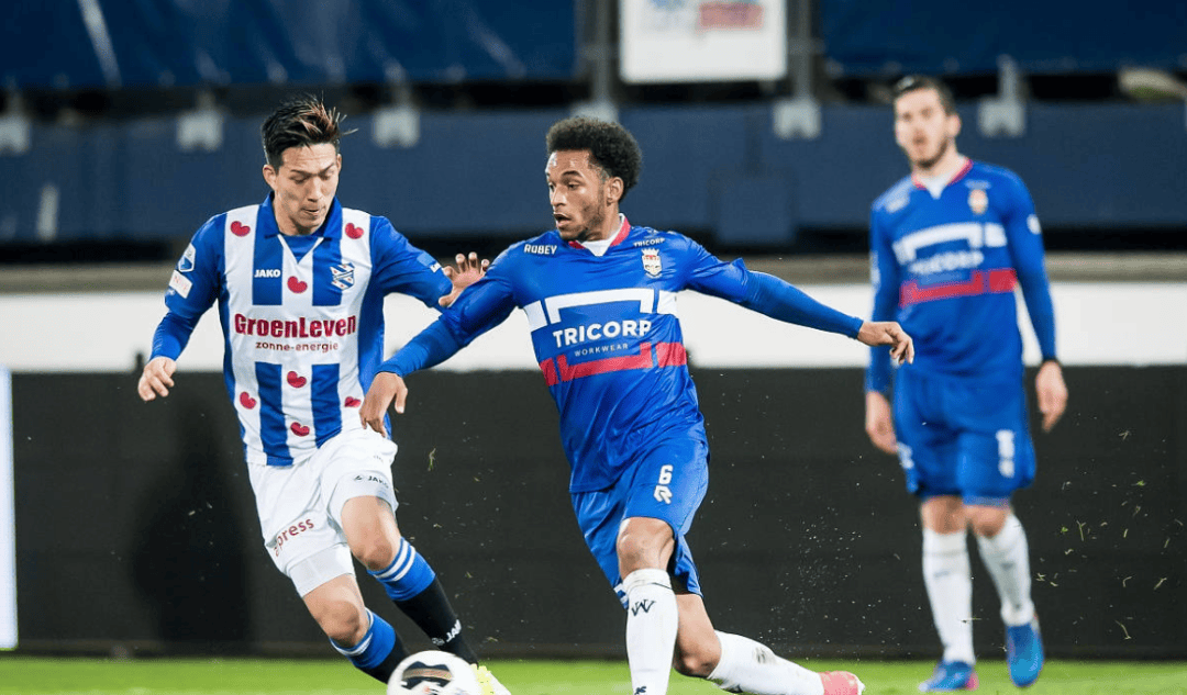 一位在国内 一位在国内